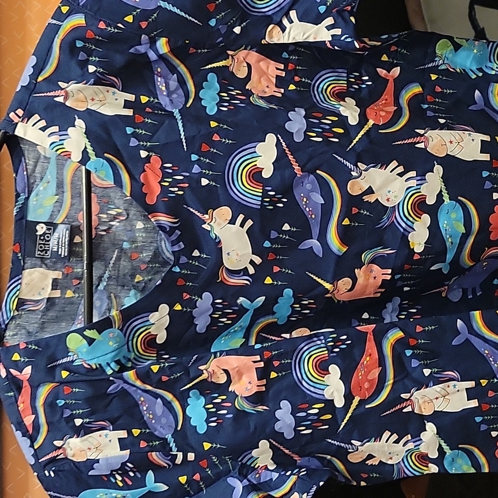 New never worn Zoe + Chloe scrub top, medium